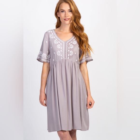 Pinkblush Dresses & Skirts - Pinkblush embroidered v neck dress with pockets nwot
